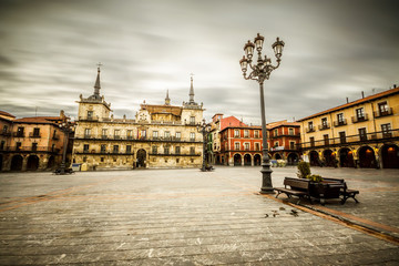 Fototapeta na wymiar Plaza Mayor (Rynek Główny) w León, Castilla y León, Hiszpania