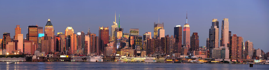 Fototapeta na wymiar New York City Manhattan panorama sunset