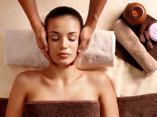 Poster Woman having massage in the spa salon © Valua Vitaly