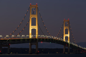 Fototapeta na wymiar Big Mackinac Wieczór Most