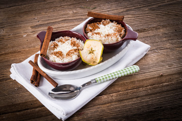 milk rice with cinnamon and applesauce