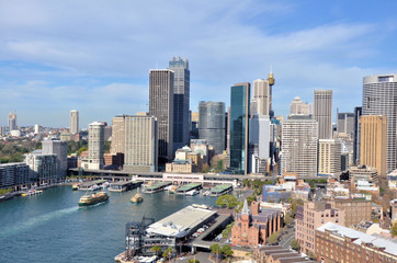 Fototapeta na wymiar Widok na Circular Quay i Sydney dzielnicy biznesowej Centrum
