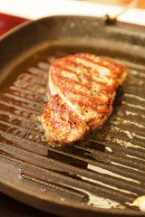 Meat frayed on fraying pan