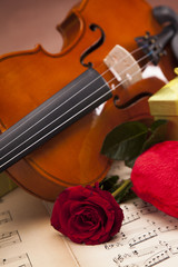 Fototapeta premium Beautiful roses and violin!