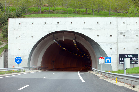 Fototapeta Montjézieu Tunnel
