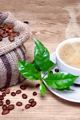 frischer heißer dampfender Kaffee