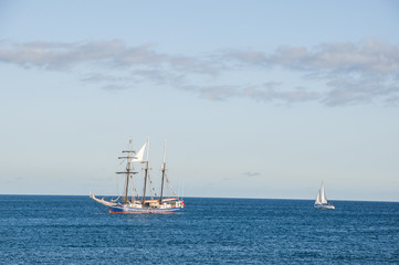barco pirata en el mar