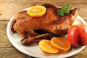 Entenbraten / garniert / angerichtet