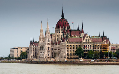 Obraz premium Hungarian Parliament and Danube river, Budapest. Orszaghaz.
