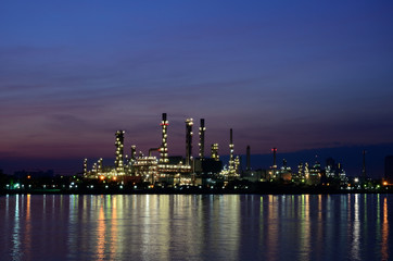 Fototapeta na wymiar Twilight scene of Oil refinery