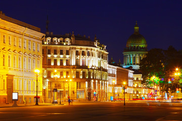 Fototapeta na wymiar Zobacz w Petersburgu w nocy