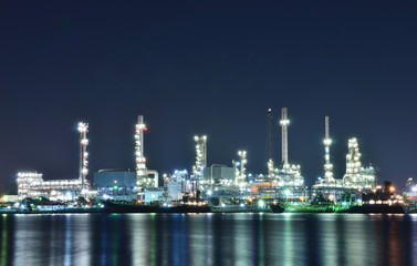 Obraz na płótnie Canvas Oil Refinery in the night