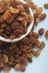 raisins in a bowl