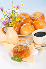 Cinnamon roll breakfast