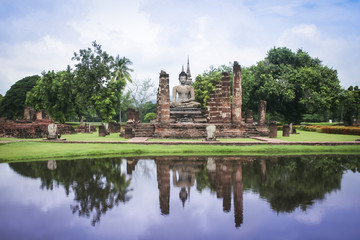 Fototapeta na wymiar Sukhothai ruiny świątyni Buddy, Tajlandia