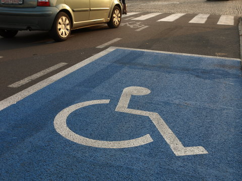 Rollstuhlfahrer-Parkplatz
