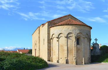 Fototapeta na wymiar stary kościół Kataloński Villeneuve de la Raho