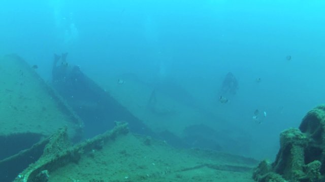 relitto nave affondata prua lamiere