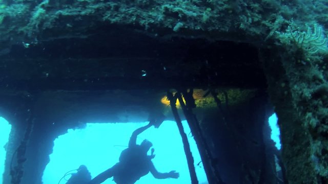 relitto nave affondata prua lamiere