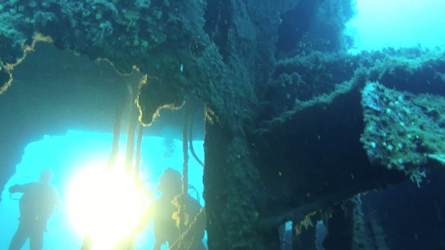 relitto nave affondata prua lamiere