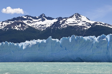 Fototapeta na wymiar woda, lód i śnieg z Argentyny