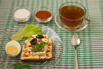 Breakfast sandwich and tea_1