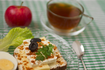 Breakfast sandwich and tea_2