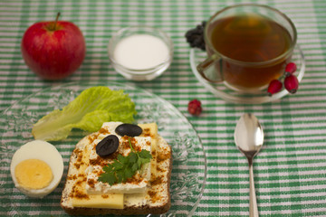 Breakfast sandwich and tea_6