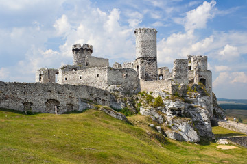 Fototapeta na wymiar Ogrodzieniec Castle, Poland.