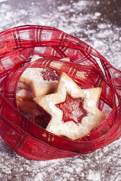 Spitzbuben mit Geschenkband