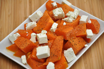 Gebackener Muskatkürbis mit Feta