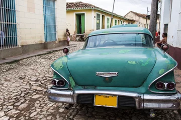 Peel and stick wall murals Cuban vintage cars Cuba