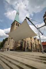 Marktkirche Hameln mit Sonnensegel