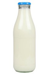 Frische Milch in der Flasche isoliert