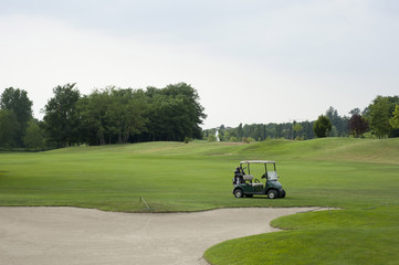 caddy vicino al bunker