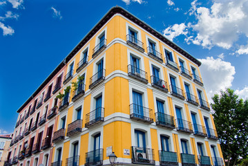 Fototapeta na wymiar Budynek w Madrycie