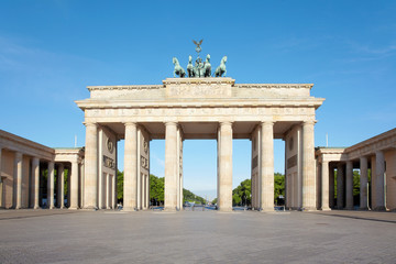 Fototapety  Brama Brandenburska, błękitne niebo, Berlin, Niemcy