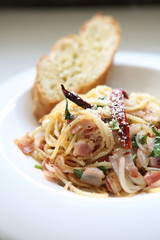 spaghetti crispy bacon