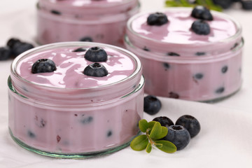 Joghurt mit vielen Heidelbeeren