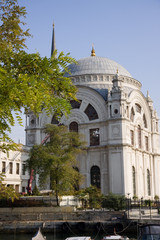 Fototapeta na wymiar Dolmabahçe mosque