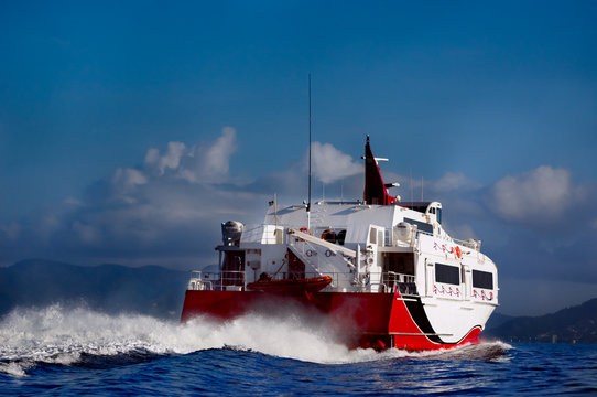 Water Taxi - Speedboat taxi service in Trinidad and Tobago