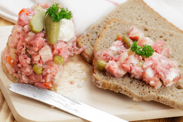 Sülze mit Graubrot