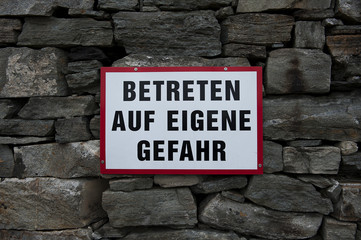 BETRETEN AUF EIGENE GEFAHR