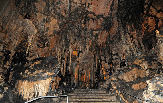 Le baldaquin de la salle de la Reine des Colonnes des grottes d'