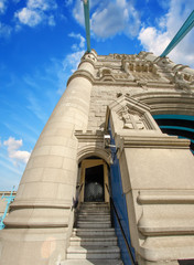 Obraz premium Powerful structure of Tower Bridge in London
