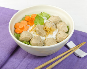 Vegetarian noodle with vegie fishball
