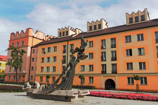 Tarnow, Plattenbau und Gedenkst&auml;tte