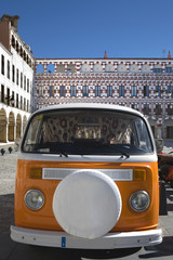 Obraz premium Classic WV van parked in High Square