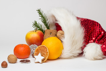 Weihnachtsmütze mit Früchte,Nüssen und Gebäck