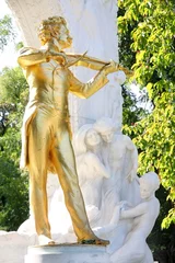 Fotobehang The statue of Johann Strauss in Stadtpark, Vienna, Austria © Vladimir Mucibabic